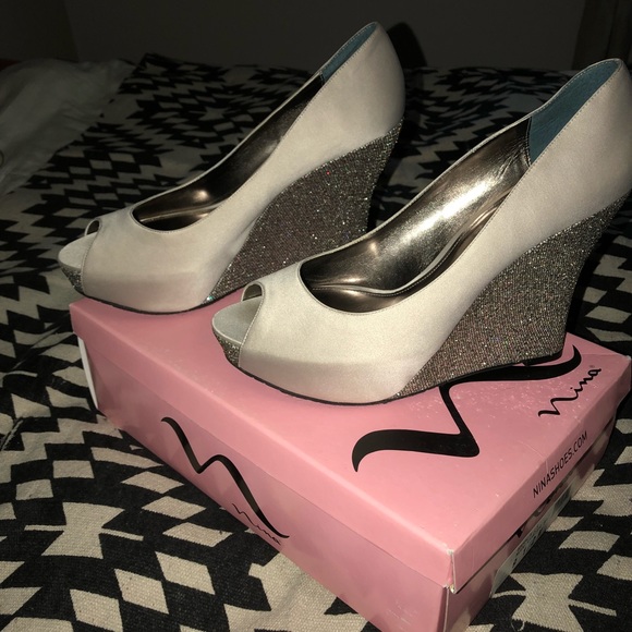 Nina Shoes - Cream colored peep toe sparkle wedge NINA heels ✨✨